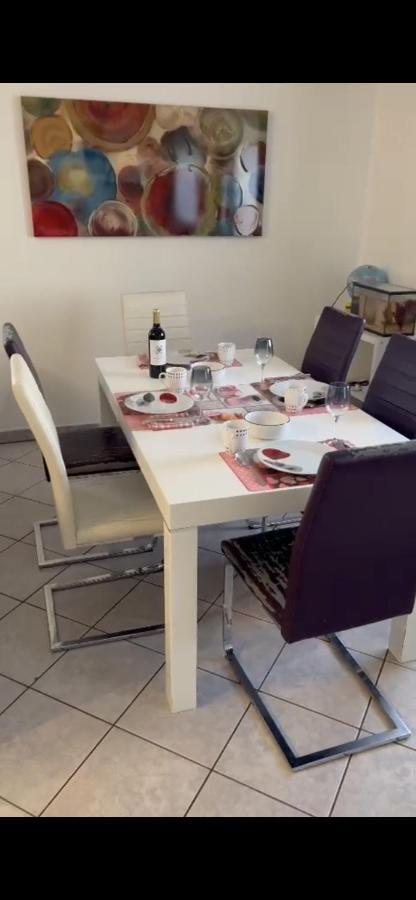 Large Room In Schuttrange Free Parking 10Mins To Airport Excellent Customer Services Екстер'єр фото